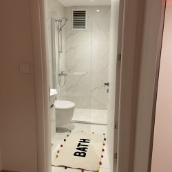 Ponpon Detaylı Renkli Banyo Paspası 90*56 Ponpon Detaylı Renkli Banyo Paspası 90*56